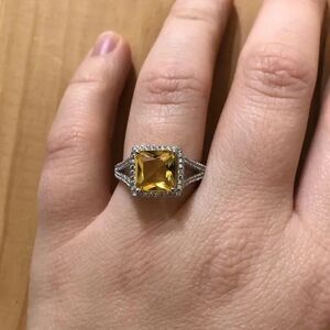 NEW SZ 9 - Beautiful Yellow Square Gem